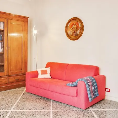 Guesthost - Keith Haring Cozy Pisa